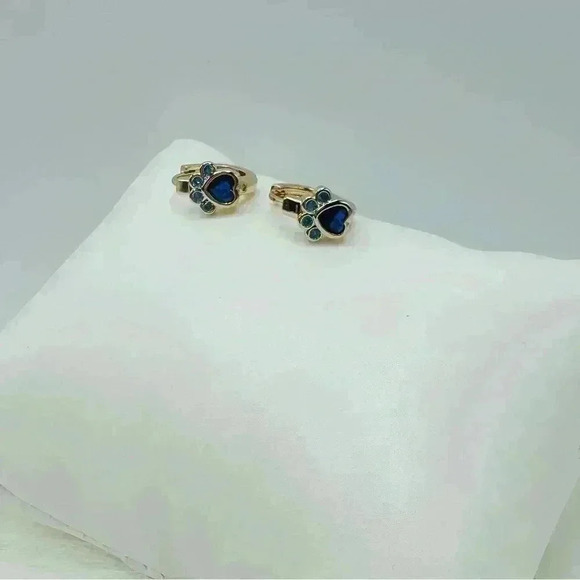 Charming Tiny Paw  Zirconia Stud Earrings - Picture 3 of 7